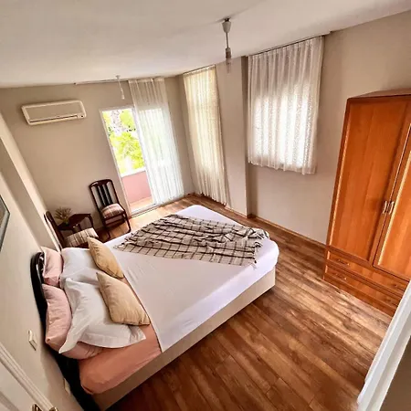 וילה A Cozy For A Large Family מרמריס